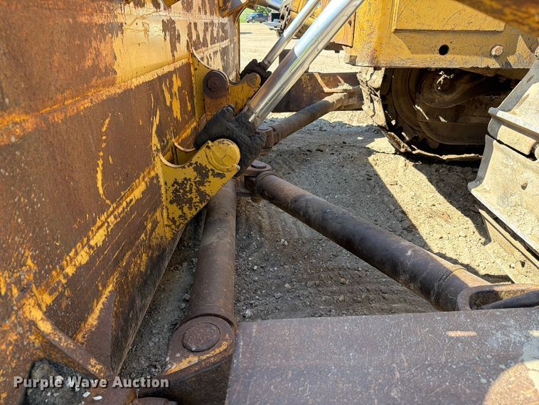 image for item EF2461 1977 Caterpillar D8K dozer