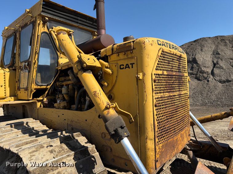 image for item EF2461 1977 Caterpillar D8K dozer