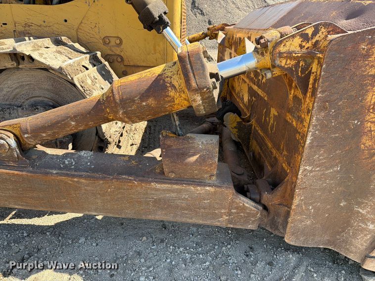 image for item EF2461 1977 Caterpillar D8K dozer