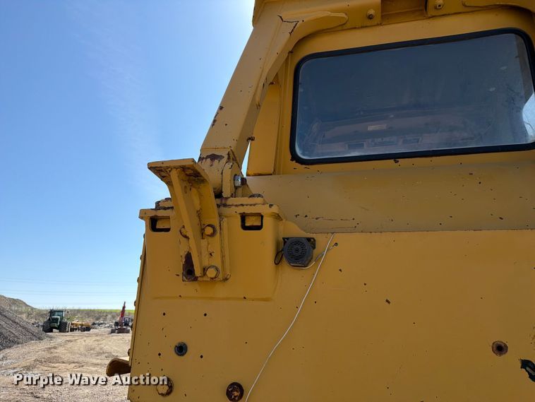 image for item EF2461 1977 Caterpillar D8K dozer