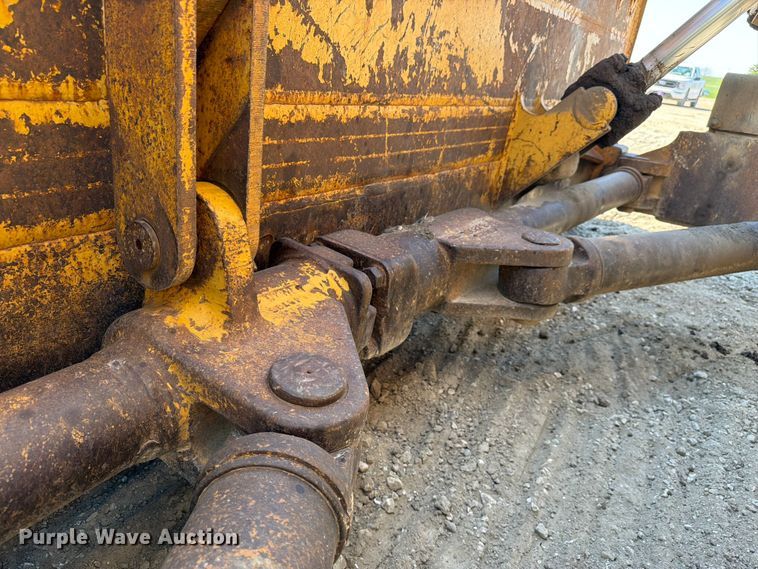 image for item EF2461 1977 Caterpillar D8K dozer