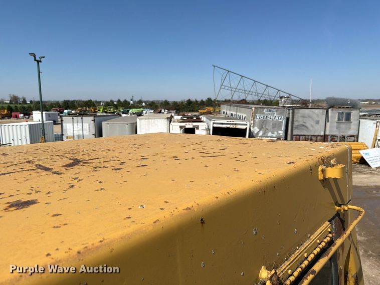 image for item EF2461 1977 Caterpillar D8K dozer