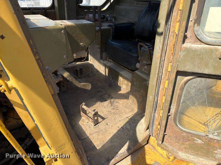 image for item EF2461 1977 Caterpillar D8K dozer