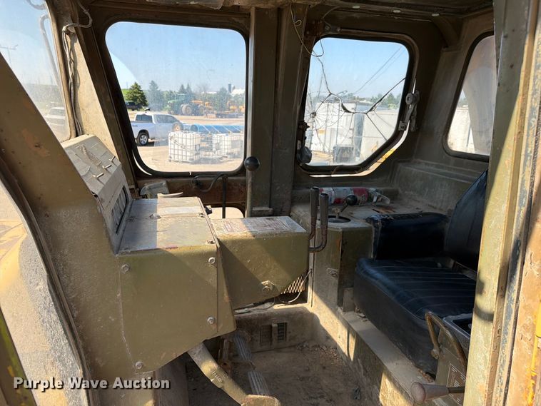 image for item EF2461 1977 Caterpillar D8K dozer