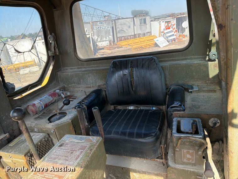 image for item EF2461 1977 Caterpillar D8K dozer