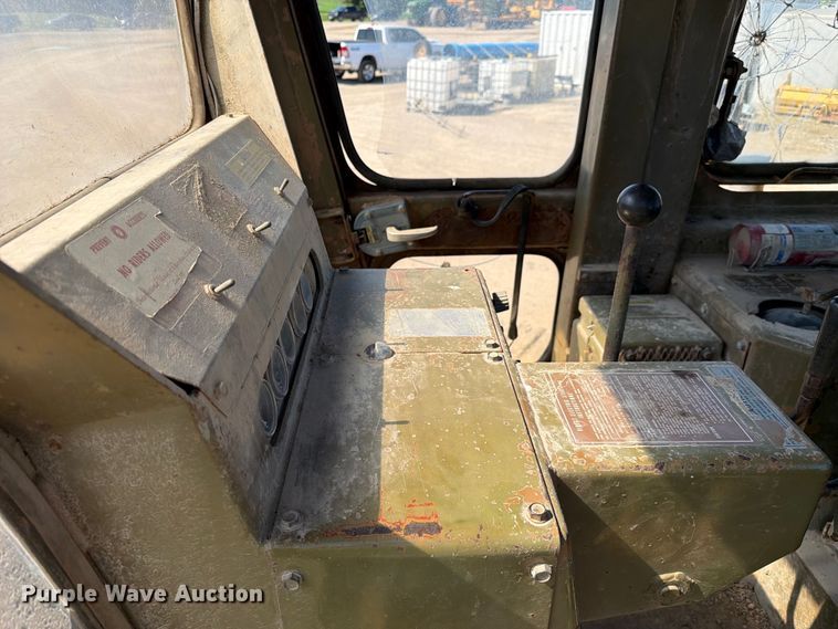 image for item EF2461 1977 Caterpillar D8K dozer