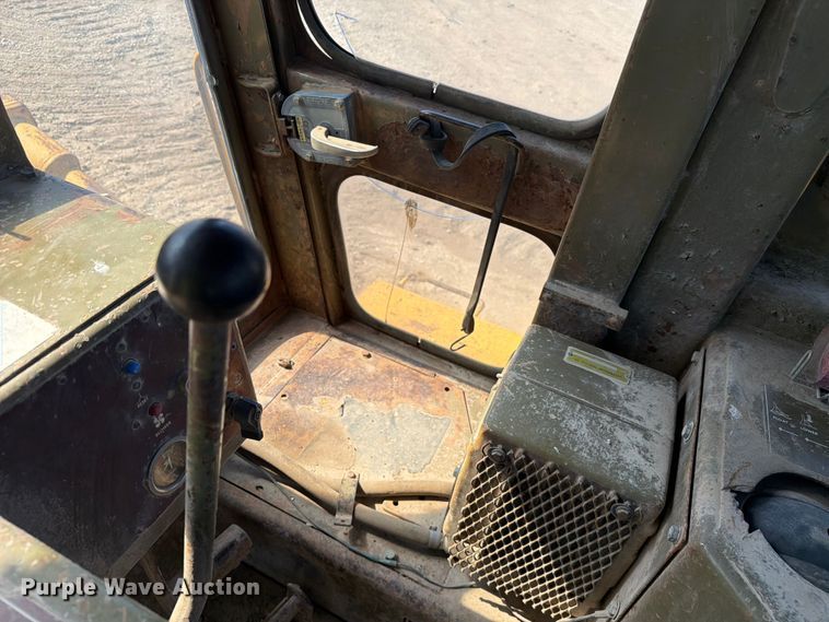 image for item EF2461 1977 Caterpillar D8K dozer