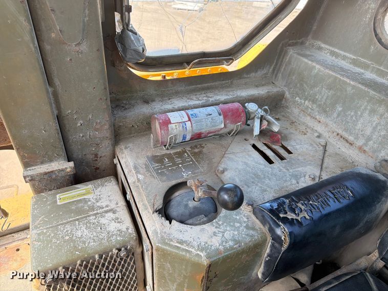 image for item EF2461 1977 Caterpillar D8K dozer