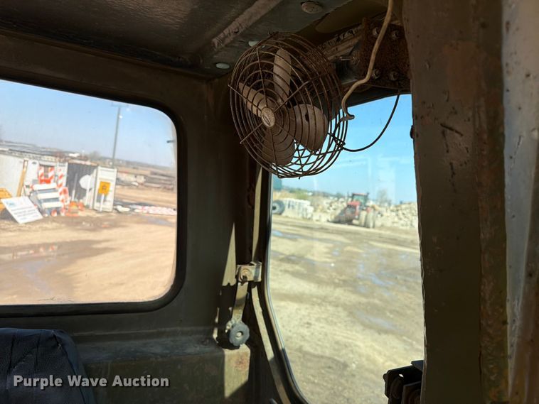 image for item EF2461 1977 Caterpillar D8K dozer