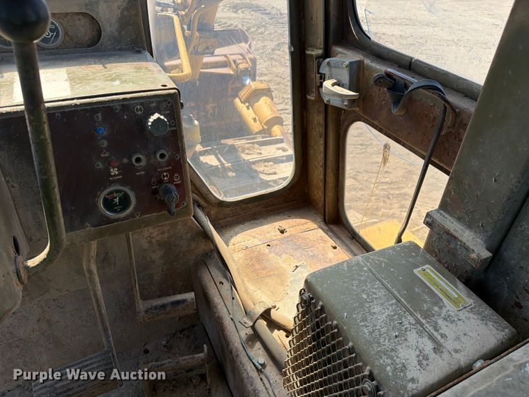image for item EF2461 1977 Caterpillar D8K dozer