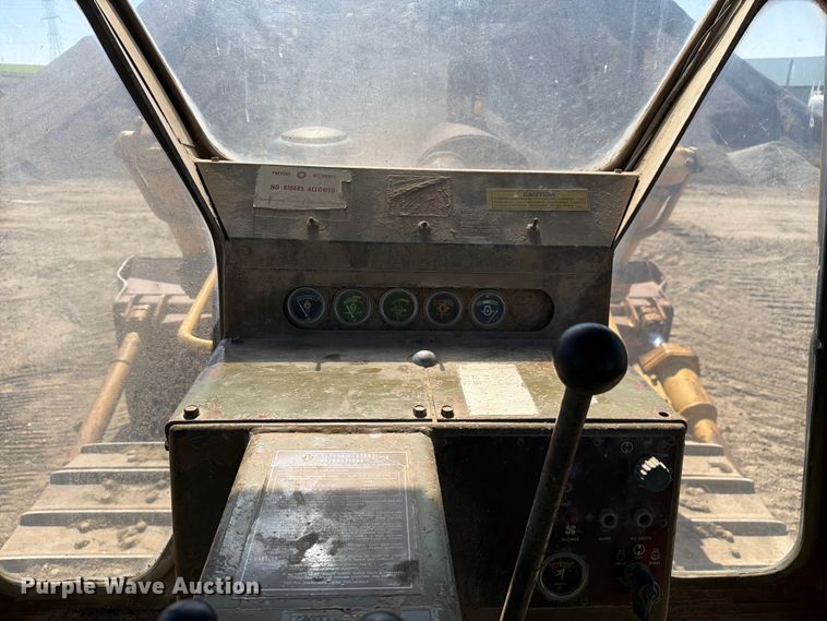 image for item EF2461 1977 Caterpillar D8K dozer