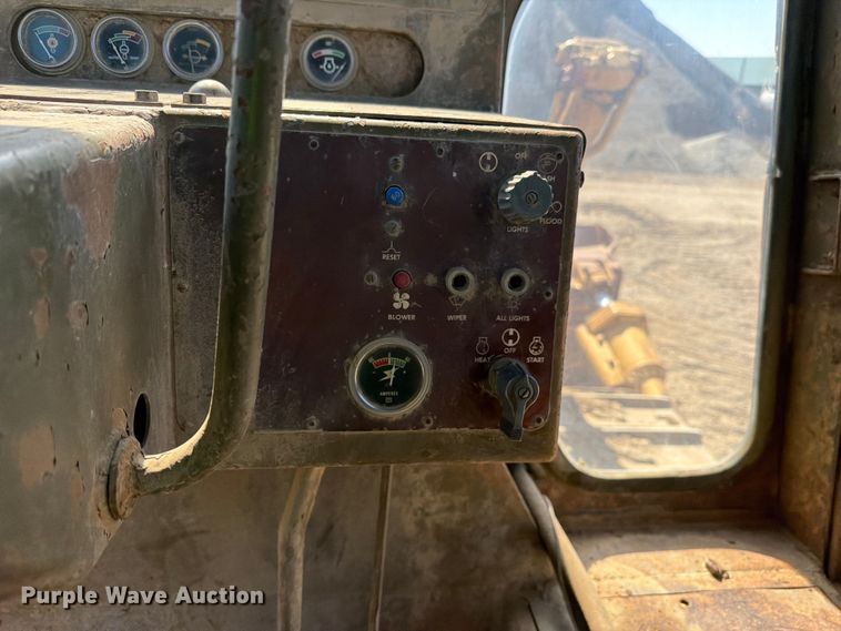 image for item EF2461 1977 Caterpillar D8K dozer