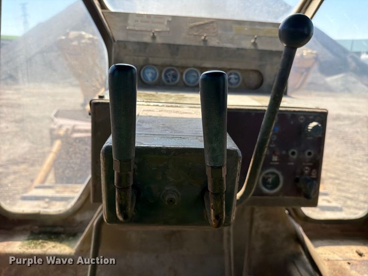 image for item EF2461 1977 Caterpillar D8K dozer