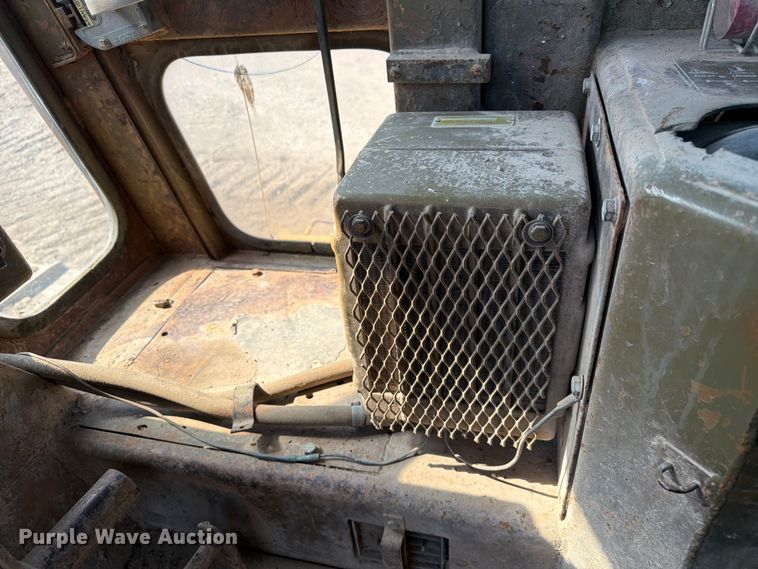 image for item EF2461 1977 Caterpillar D8K dozer