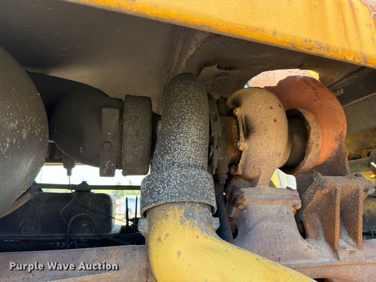 image for item EF2461 1977 Caterpillar D8K dozer