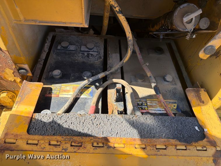 image for item EF2461 1977 Caterpillar D8K dozer