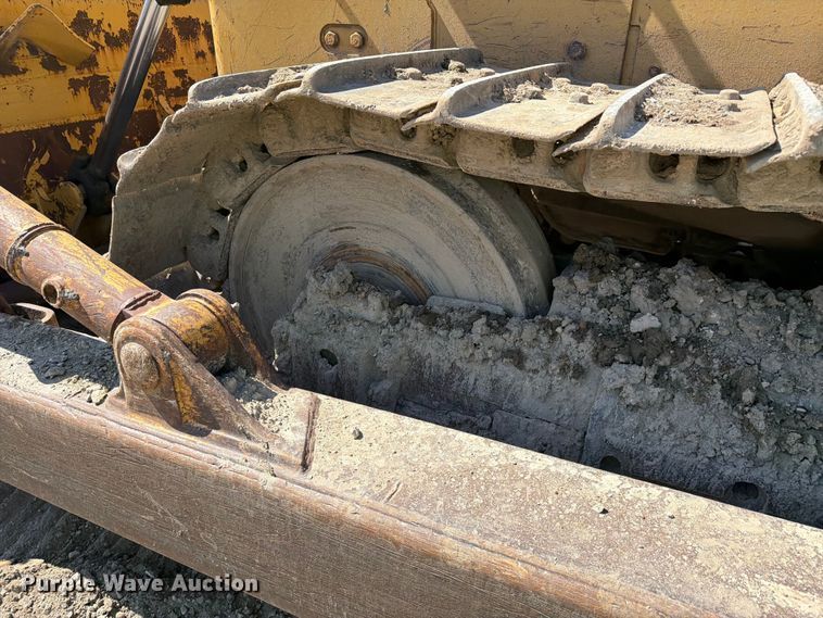 image for item EF2461 1977 Caterpillar D8K dozer