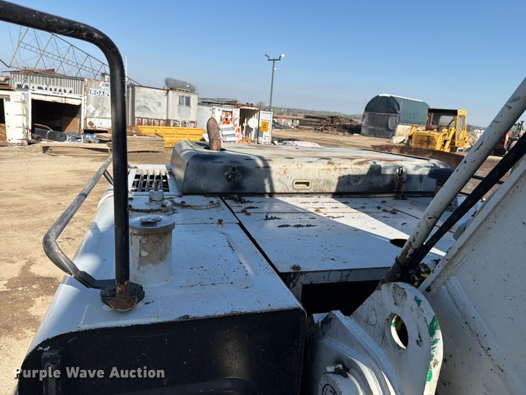 image for item EF2462 1999 Link Belt 2800 Quantum excavator