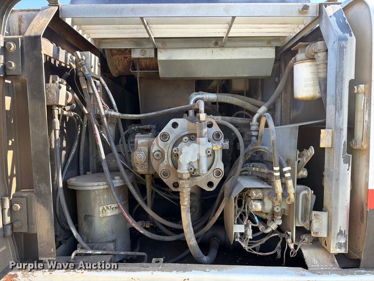 image for item EF2462 1999 Link Belt 2800 Quantum excavator