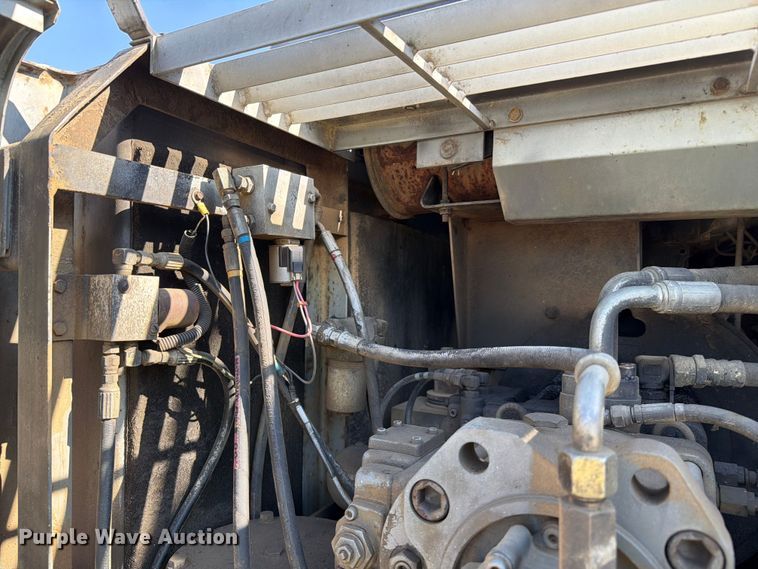 image for item EF2462 1999 Link Belt 2800 Quantum excavator