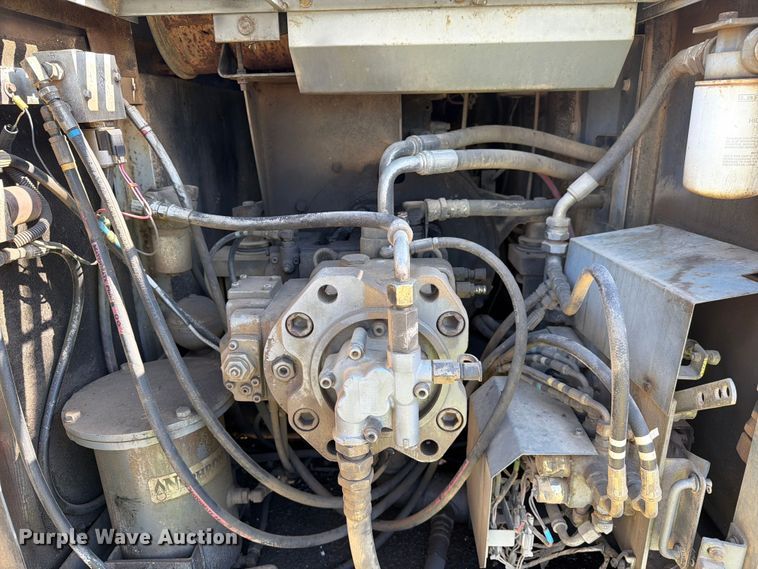 image for item EF2462 1999 Link Belt 2800 Quantum excavator