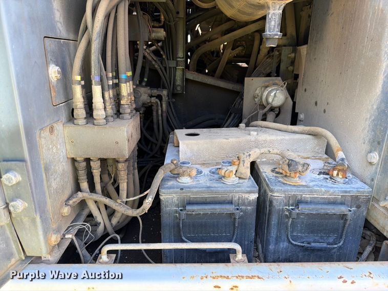 image for item EF2462 1999 Link Belt 2800 Quantum excavator