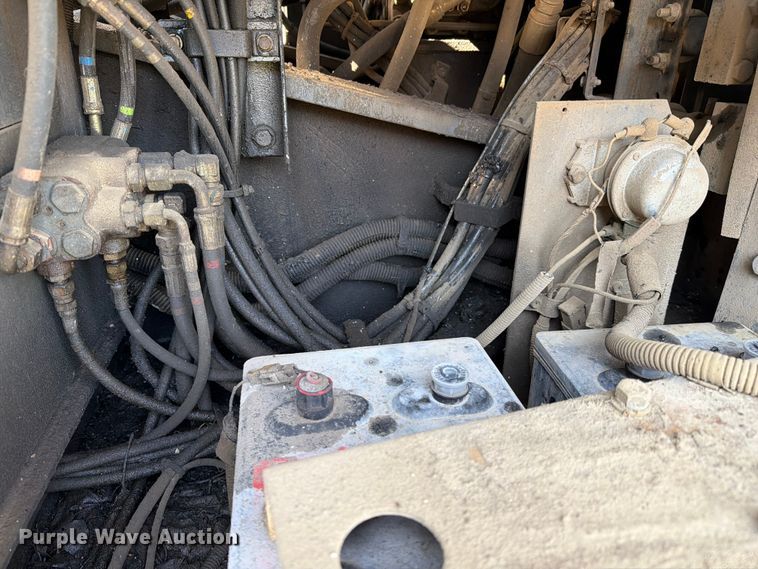 image for item EF2462 1999 Link Belt 2800 Quantum excavator