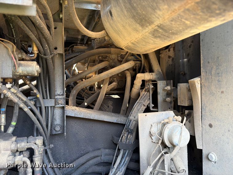 image for item EF2462 1999 Link Belt 2800 Quantum excavator