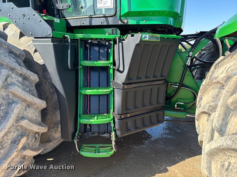 image for item EF2464 2013 John Deere 9560R  Scraper Special 4WD tractor