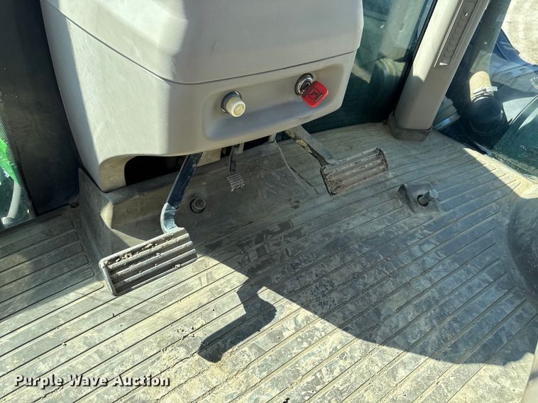 image for item EF2464 2013 John Deere 9560R  Scraper Special 4WD tractor