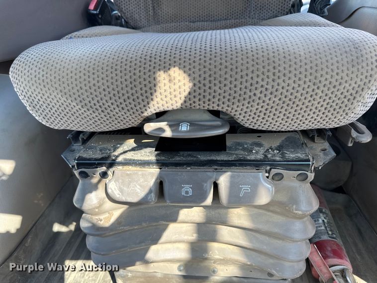 image for item EF2464 2013 John Deere 9560R  Scraper Special 4WD tractor