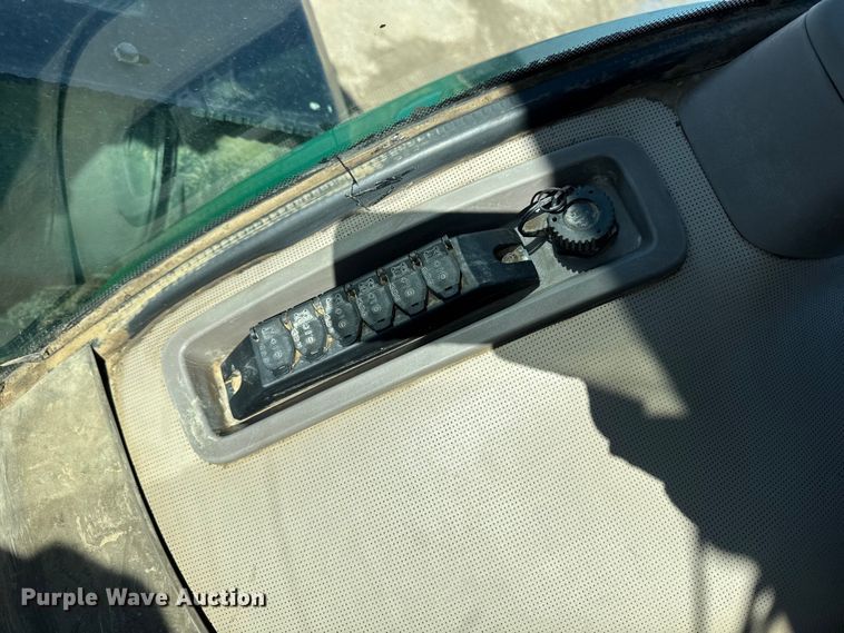 image for item EF2464 2013 John Deere 9560R  Scraper Special 4WD tractor