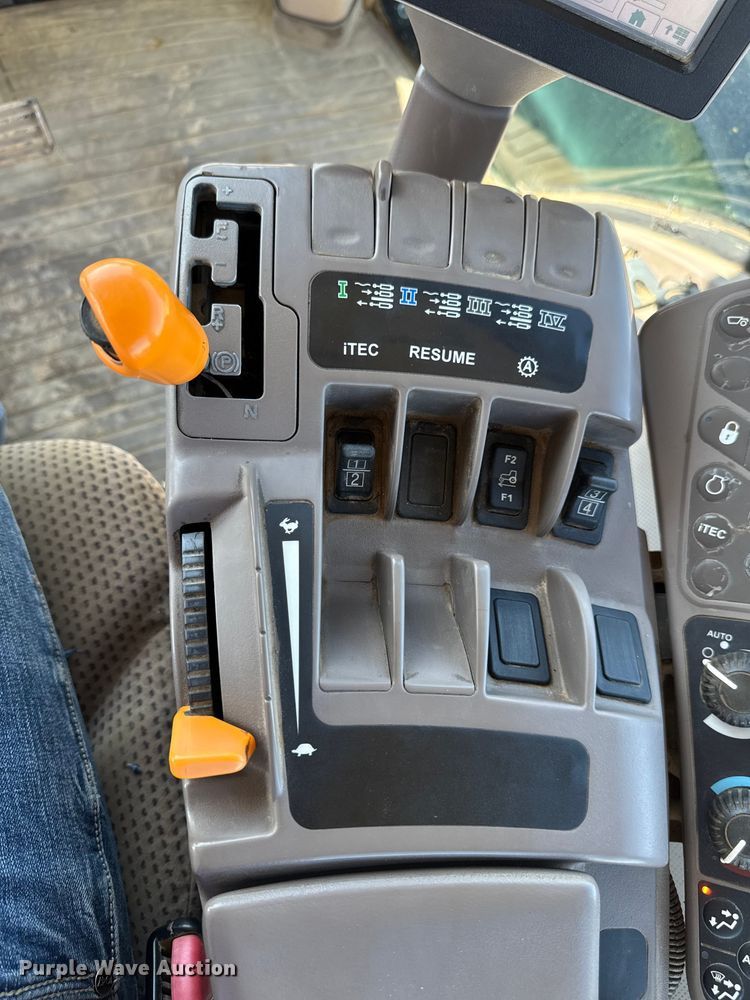 image for item EF2464 2013 John Deere 9560R  Scraper Special 4WD tractor