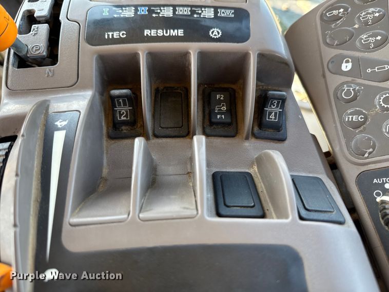 image for item EF2464 2013 John Deere 9560R  Scraper Special 4WD tractor