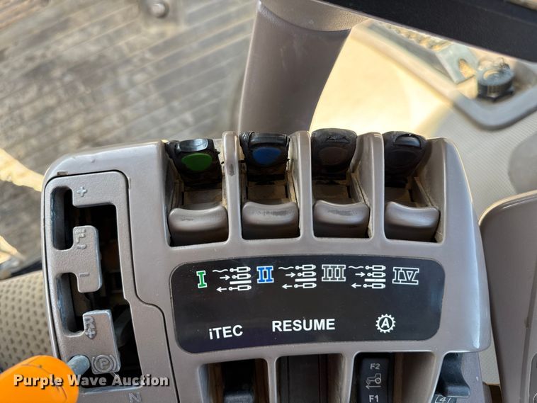 image for item EF2464 2013 John Deere 9560R  Scraper Special 4WD tractor