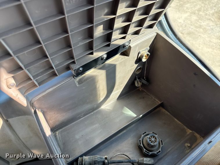 image for item EF2464 2013 John Deere 9560R  Scraper Special 4WD tractor