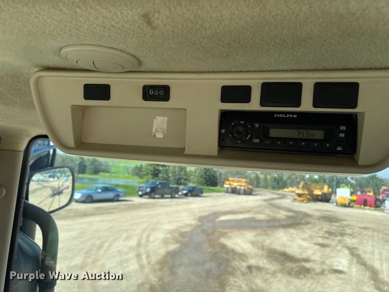 image for item EF2464 2013 John Deere 9560R  Scraper Special 4WD tractor