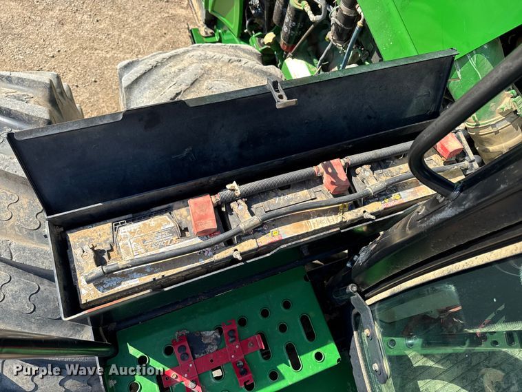 image for item EF2464 2013 John Deere 9560R  Scraper Special 4WD tractor