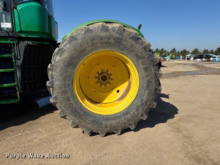 image for item EF2464 2013 John Deere 9560R  Scraper Special 4WD tractor