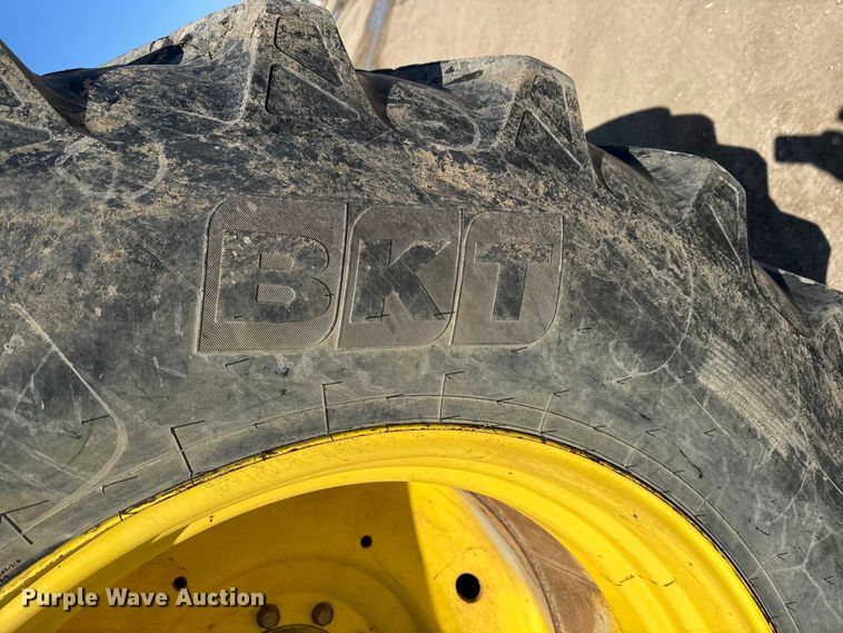 image for item EF2464 2013 John Deere 9560R  Scraper Special 4WD tractor