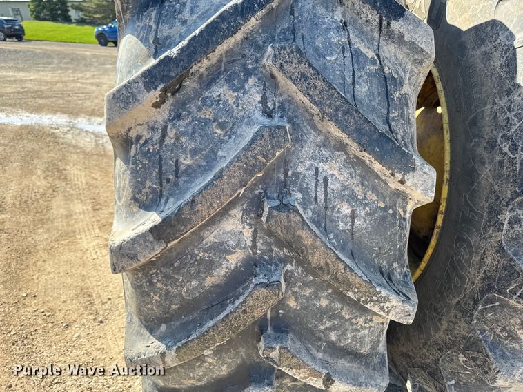 image for item EF2464 2013 John Deere 9560R  Scraper Special 4WD tractor