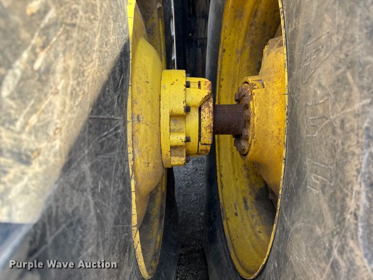 image for item EF2464 2013 John Deere 9560R  Scraper Special 4WD tractor