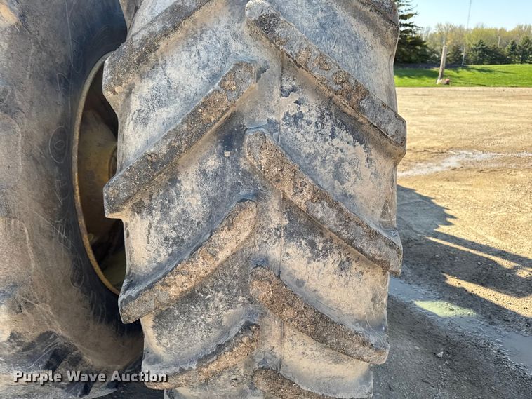 image for item EF2464 2013 John Deere 9560R  Scraper Special 4WD tractor