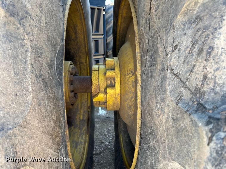 image for item EF2464 2013 John Deere 9560R  Scraper Special 4WD tractor