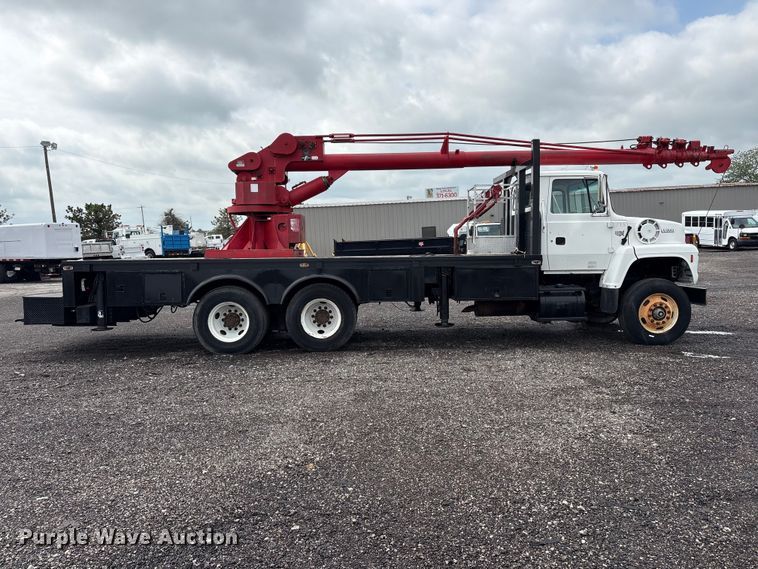 image for item EG1152 1996 Ford L8000 crane truck