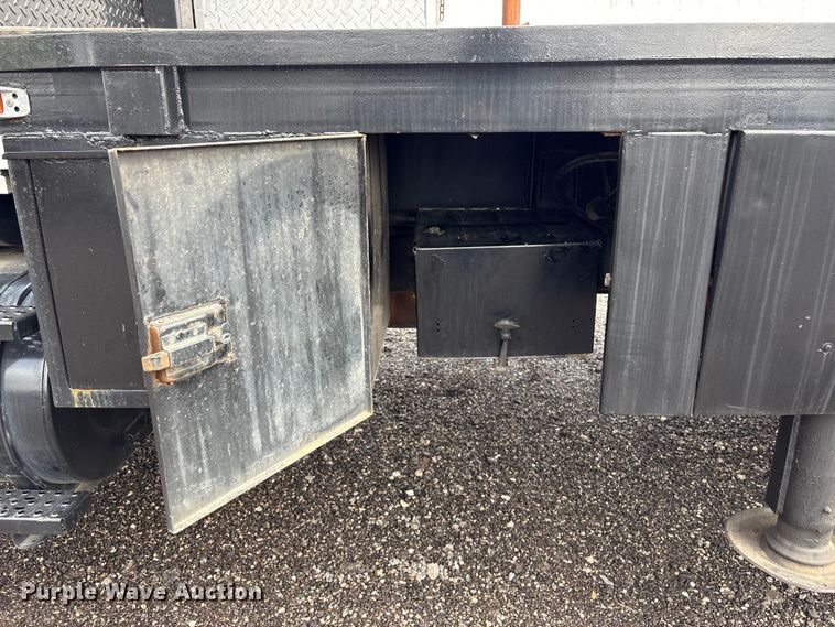 image for item EG1152 1996 Ford L8000 crane truck