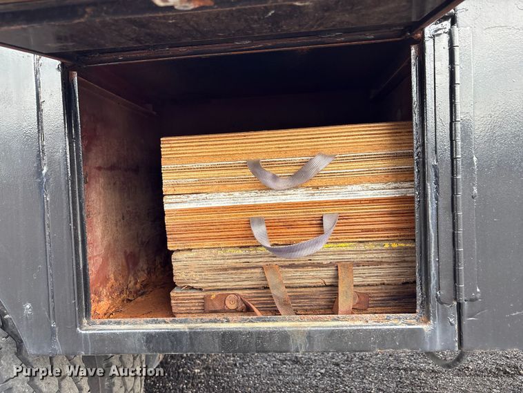 image for item EG1152 1996 Ford L8000 crane truck