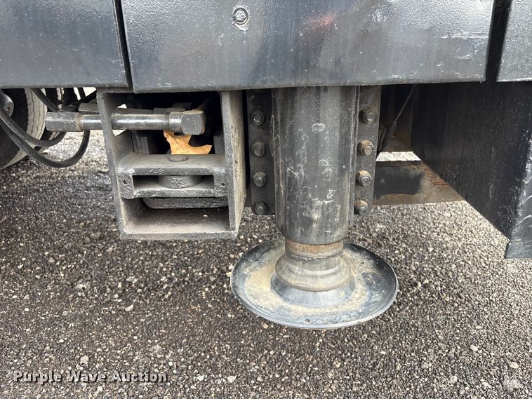 image for item EG1152 1996 Ford L8000 crane truck