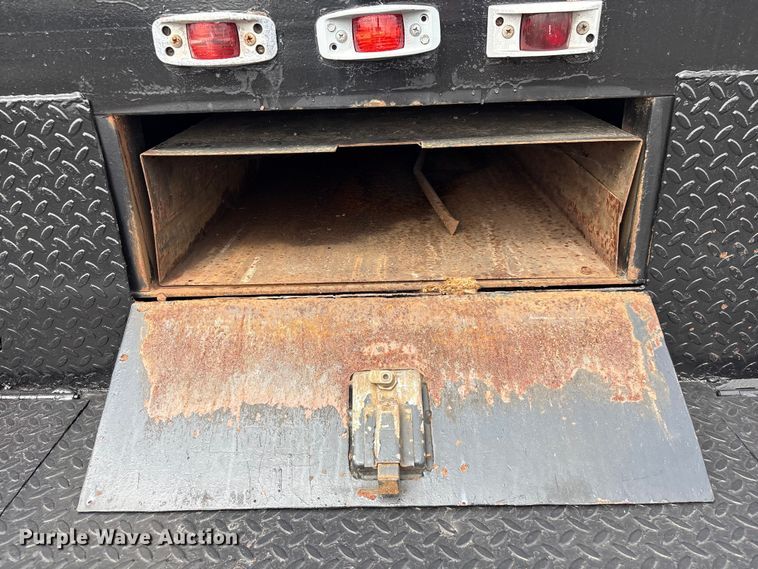 image for item EG1152 1996 Ford L8000 crane truck