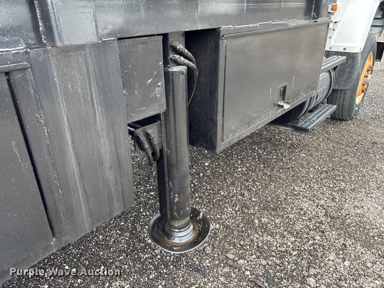 image for item EG1152 1996 Ford L8000 crane truck